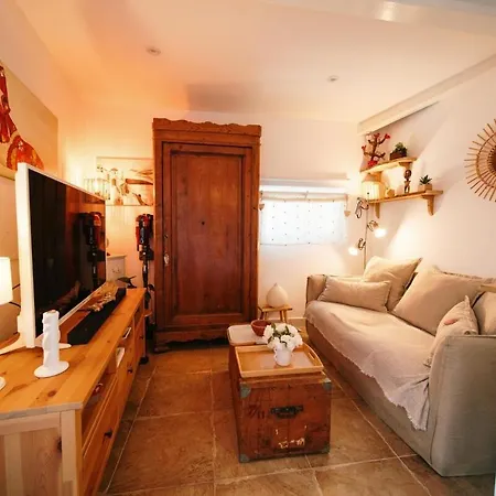 2 Pièces Proche Centre Et Appartement *